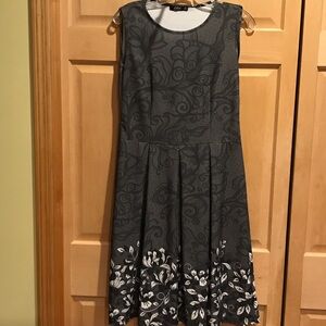 Lily by Firmiana Chic Gray Floral Midi Dress